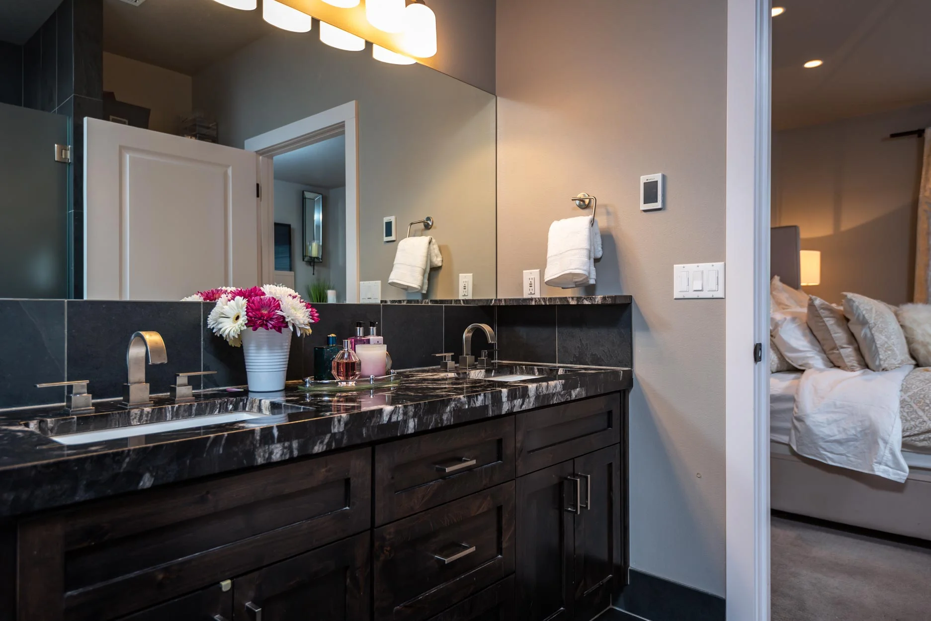 Gecho_Homes_Janssen_Ridge_Dual_Vanities.jpg