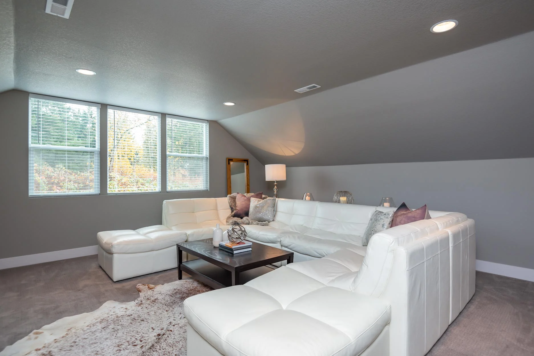 Gecho_Homes_Janssen_Ridge_Bonus_Room_Seating.jpg