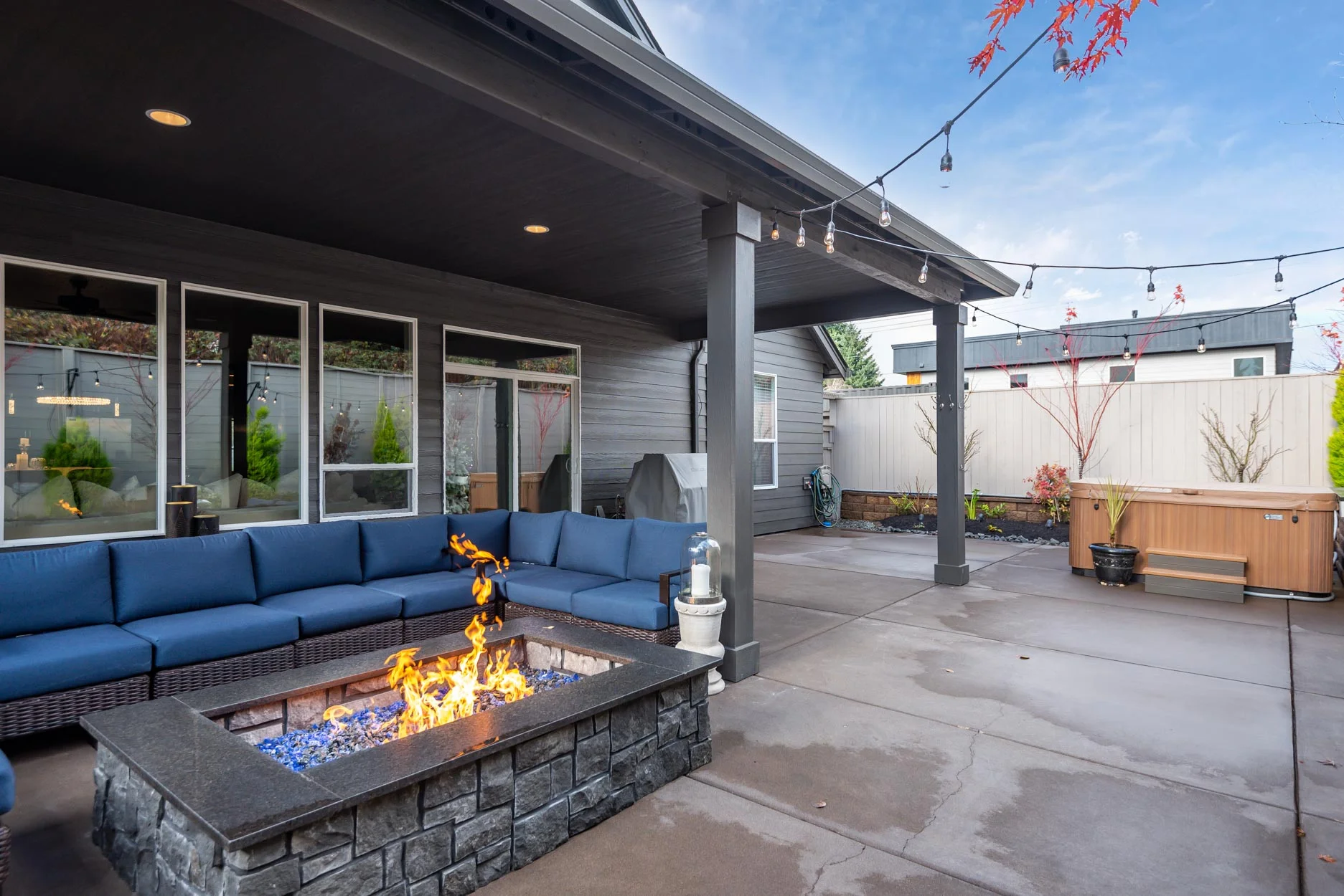 Gecho_Homes_Janssen_Ridge_Patio_Living_Space_Fire_Pit.jpg