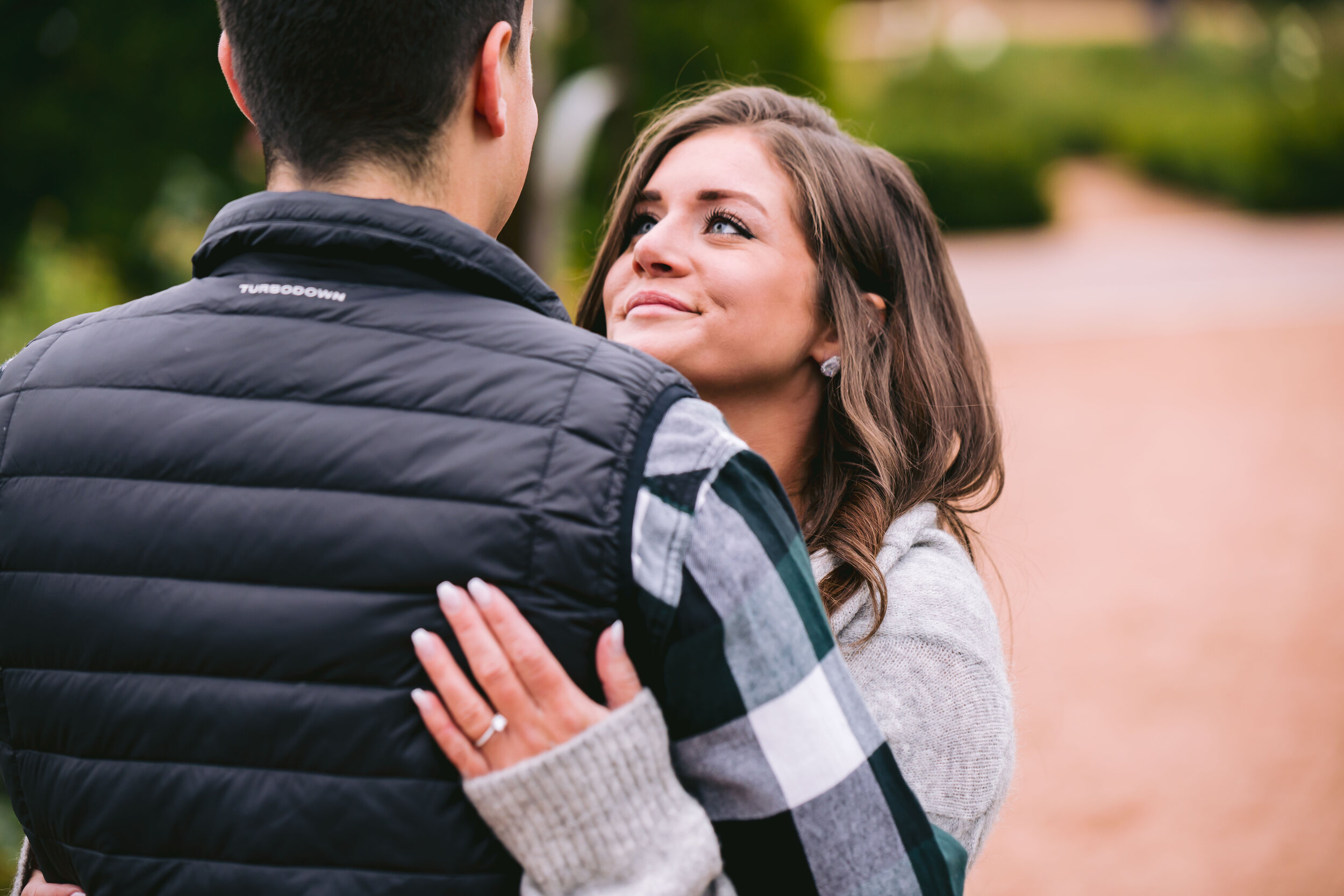 ROMANTIC FALL ENGAGEMENT SESSION AT CANTIGNY PARK IN WHEATON, IL