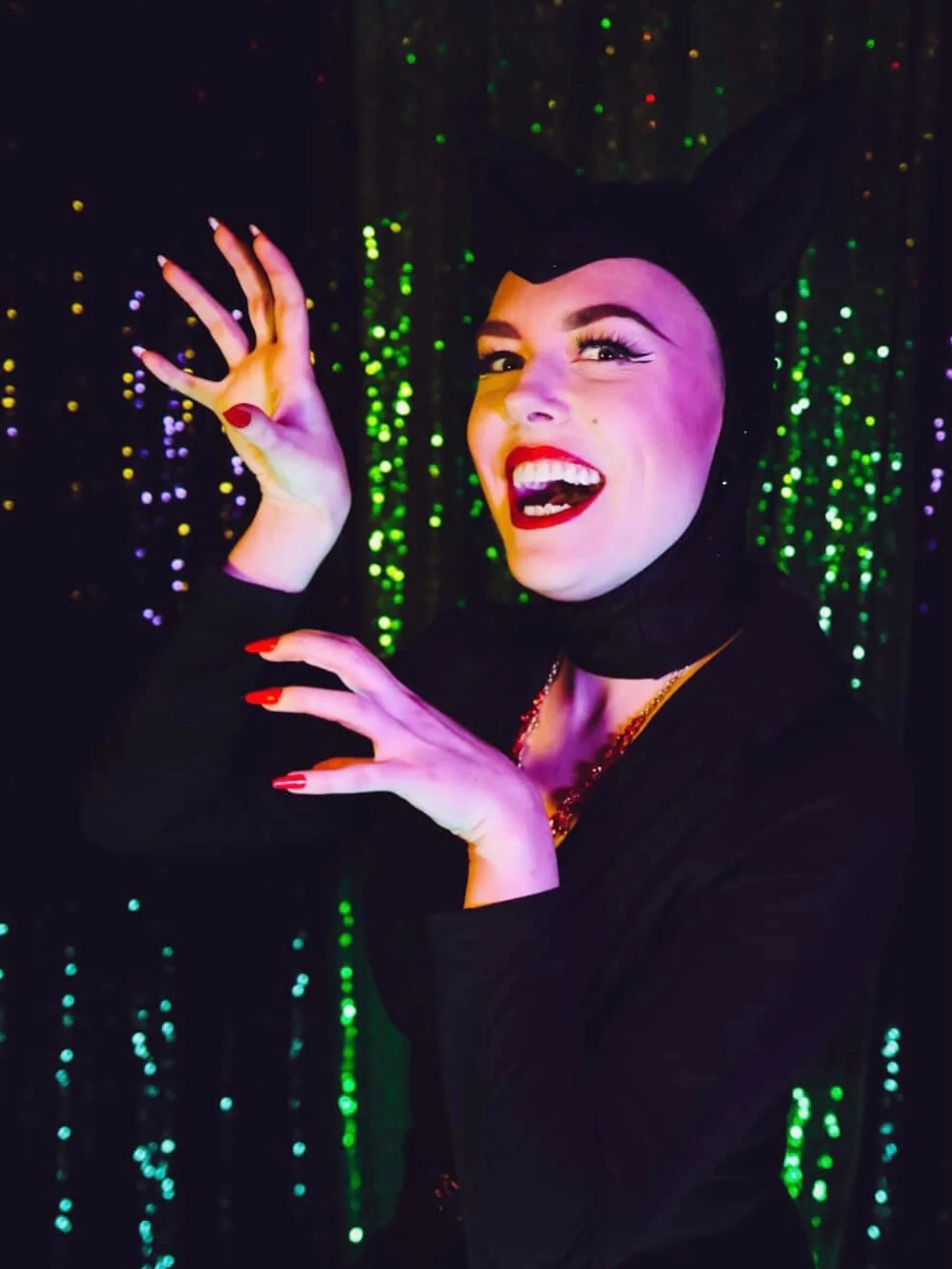 Am I a cat or am I a bat? 🗳️ Vote in my poll &amp; more importantly research candidates &amp; issues &amp; vote on Tuesday if your city, etc. is having an election!

Photo &mdash; @roamingroachphotograpy
Show &mdash; @lilithvontal&rsquo;s Halloween 