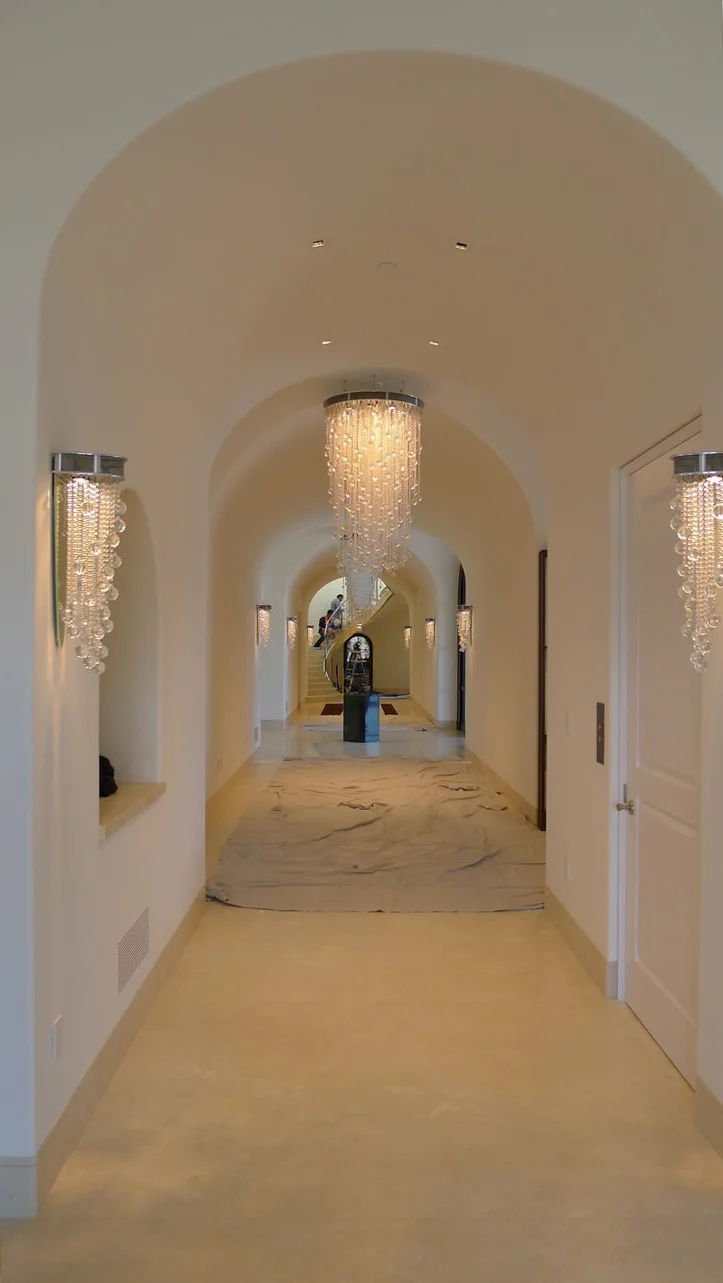 SOUTH GALLERY TOWARDS MAIN STAIR
