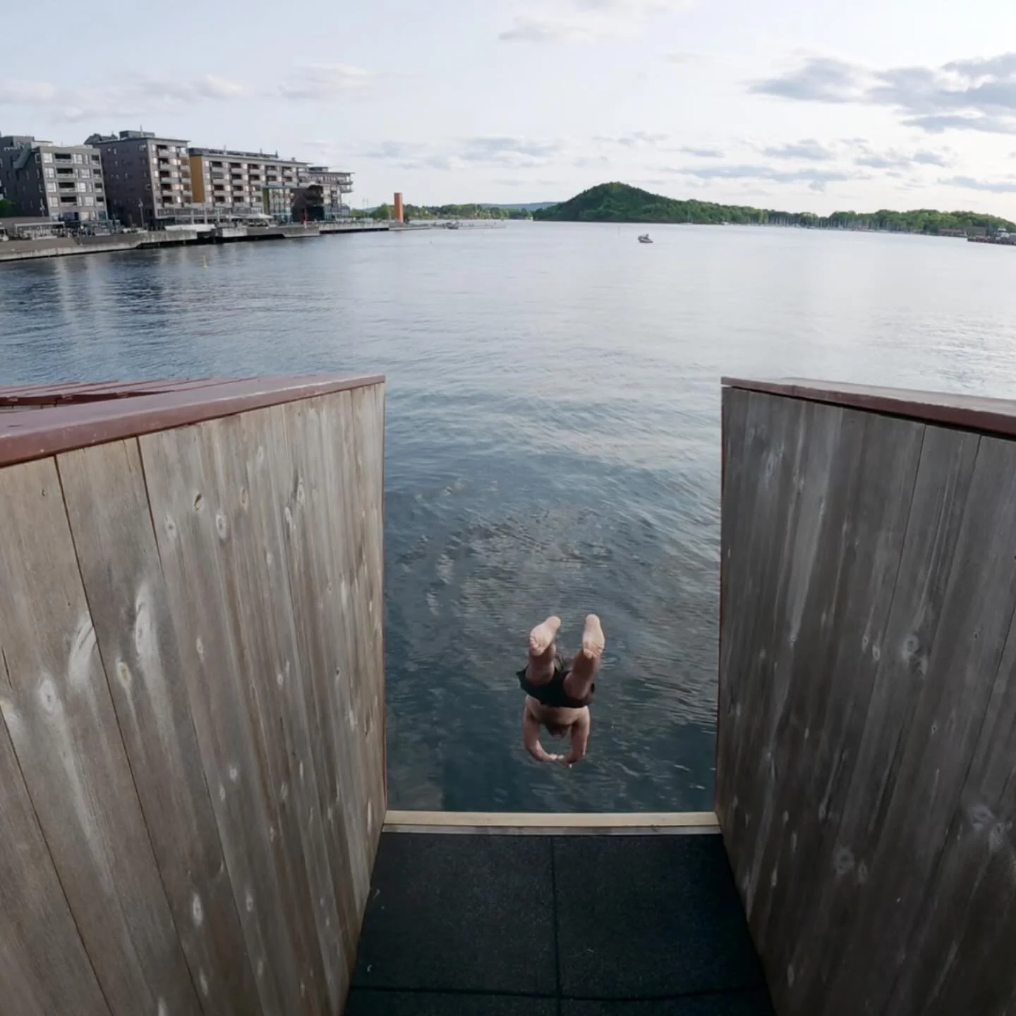 Epic birthday week, doing my favorite things, jumping in the water and hanging with friends and family!! This time with the Oslo crew thank you guys!!

Photo cred: @freedivingnorway @ole.photos