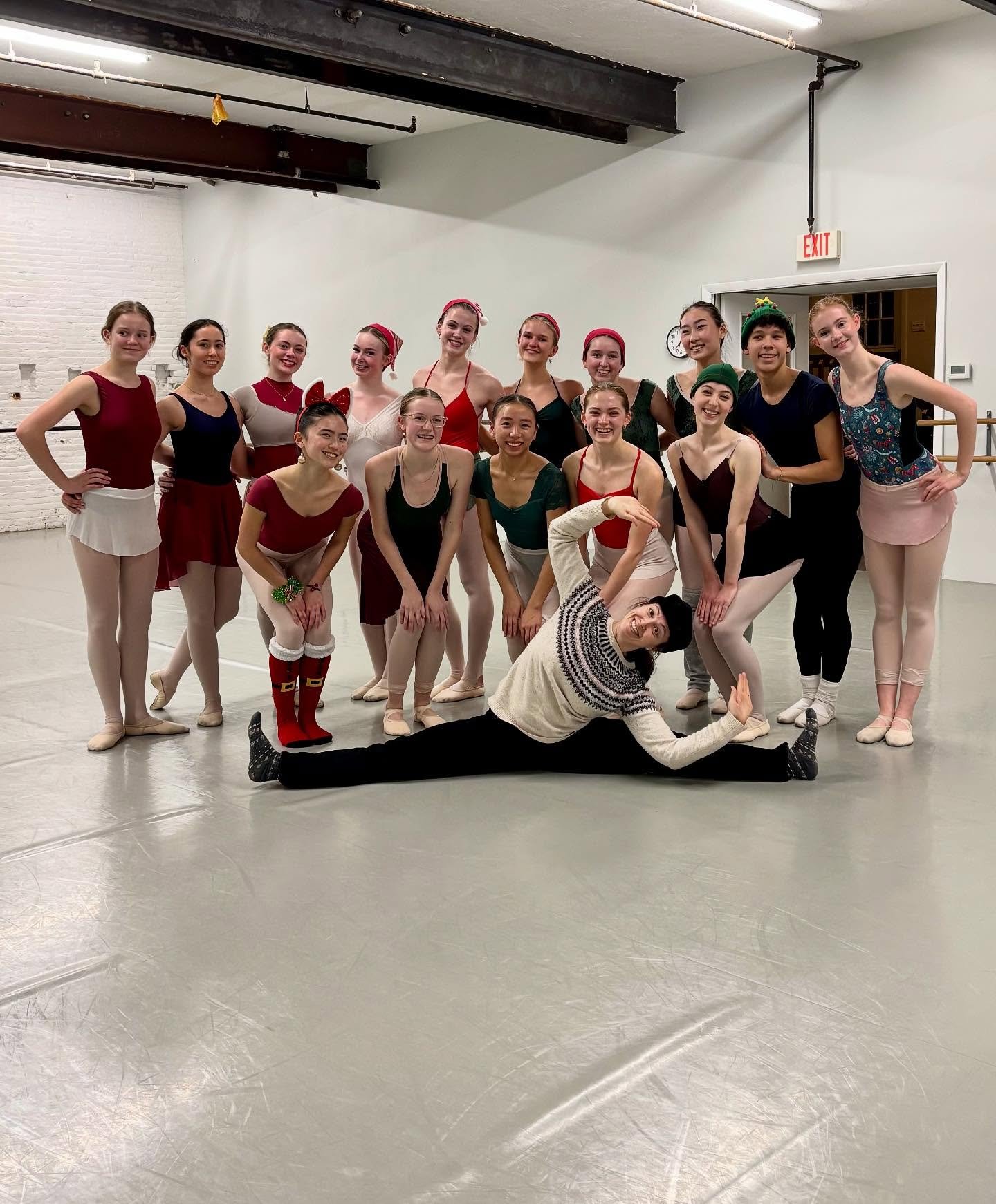 Swipe for the perfect addition to your Christmas tree this year!🎄There are two days left to order your ASB logo wear and get it in time for the holidays!!❄️

🎁There are sooo many item and color options available on our site, link in bio!

#balletst