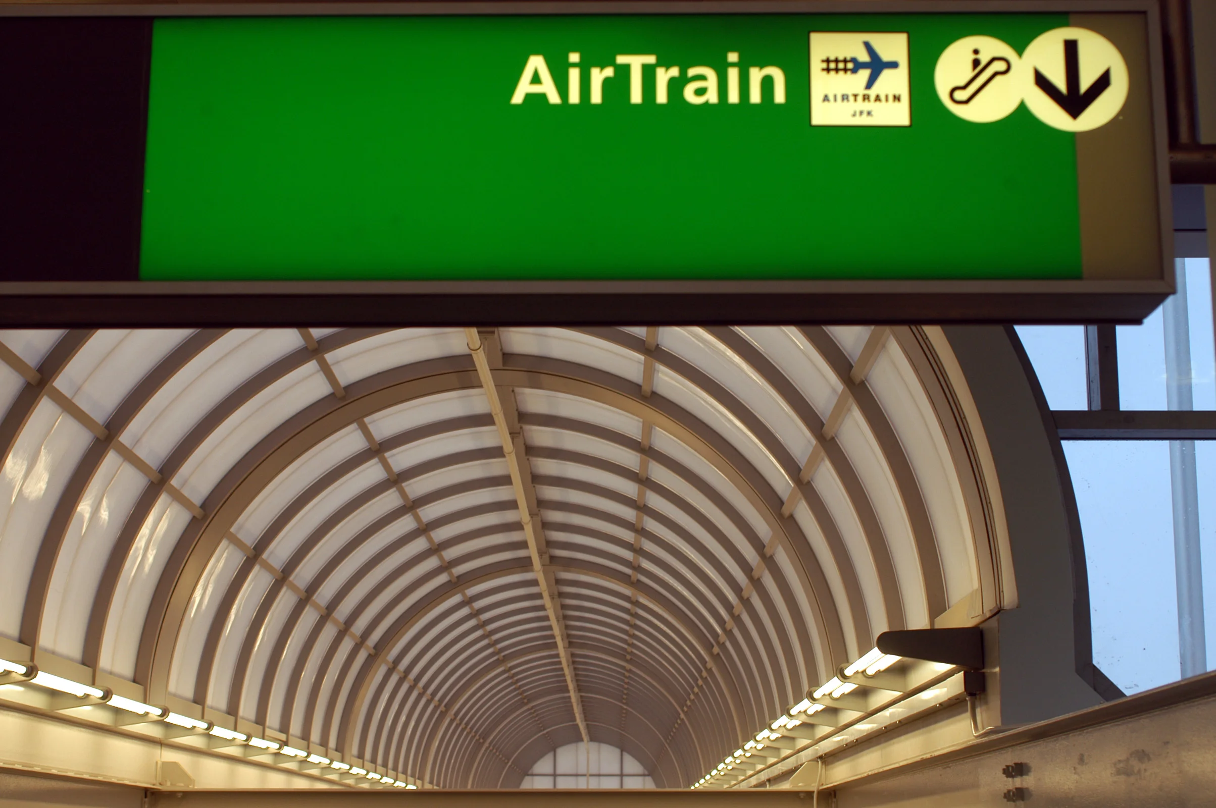 Airtrain12-11-03-06.jpg
