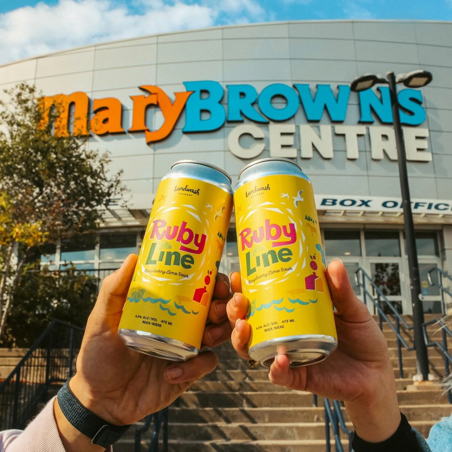 Heading to the @nlregiment game at @marybrownscentre tonight? Guess what? You can now grab Landwash&rsquo;s Ruby Line in the stadium!
🤯
We got a little sneak peak of the brand new SmartServ machines, plus a fun little tutorial from the awesome team 