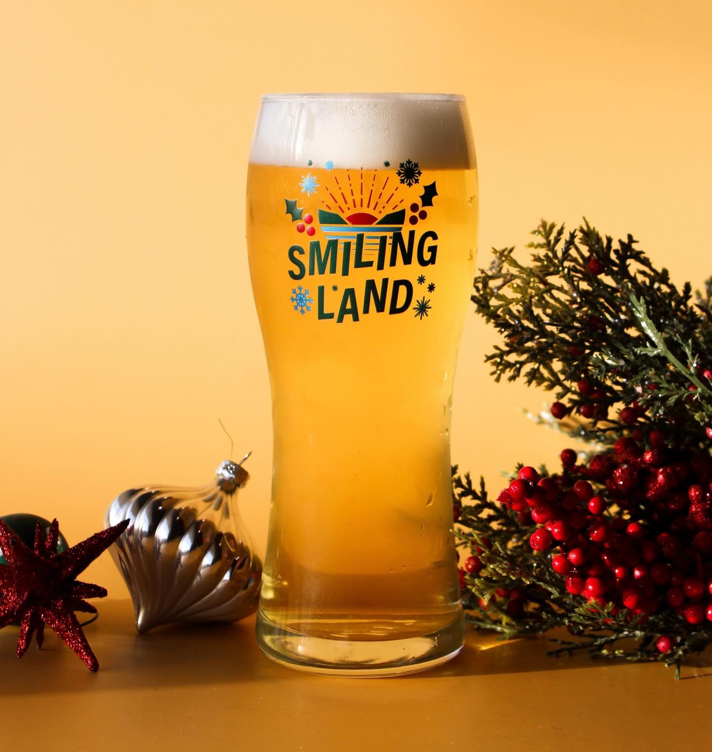 New Limited Edition Smiling Land Glasses!
🚨
For the month of December, when you grab a Smiling Land 12 pack at a participating NLC location (see the list below), you&rsquo;ll score a FREE limited edition holiday glass!
🎁
Heads up, like last time we
