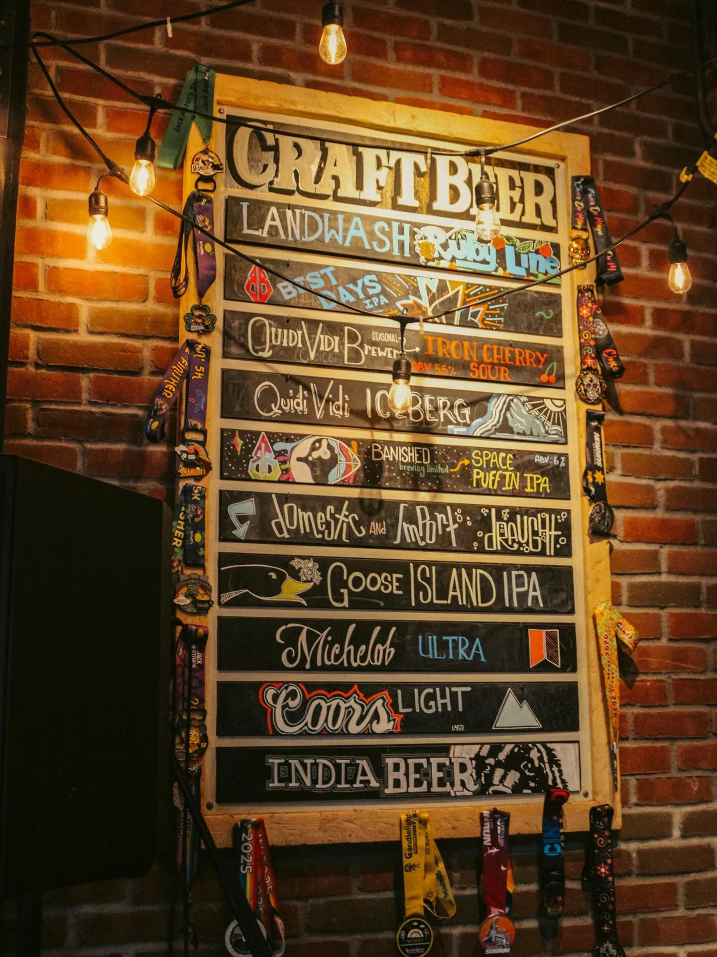 Landwash is officially on tap at Jack Astor&rsquo;s Bar and Grill in St John&rsquo;s!
😎
You can now grab a glass of Ruby Line with your Crispy Buffalo Chicken Mac And Cheese! If you see us there during the work day, no you didn&rsquo;t. Those nachos