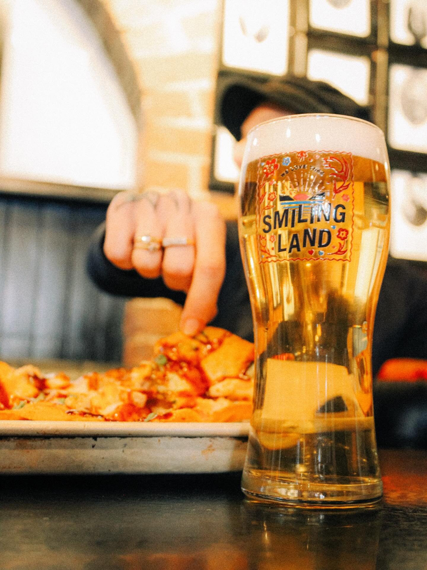 Beginning today, get a free limited edition Smiling Land glass when you order yourself a meal and a Landwash beer at @theceltichearth 
🍻