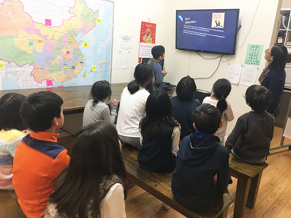  A student’s presentation about Chinese History. 