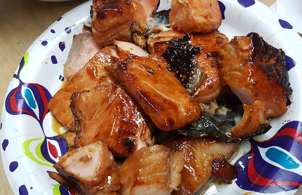  Our dish: pan-fried salmon (煎三文鱼).  