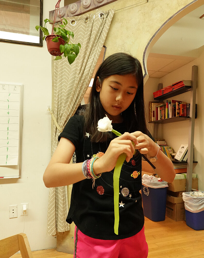  Making jasmine flower for Fuzhou. 
