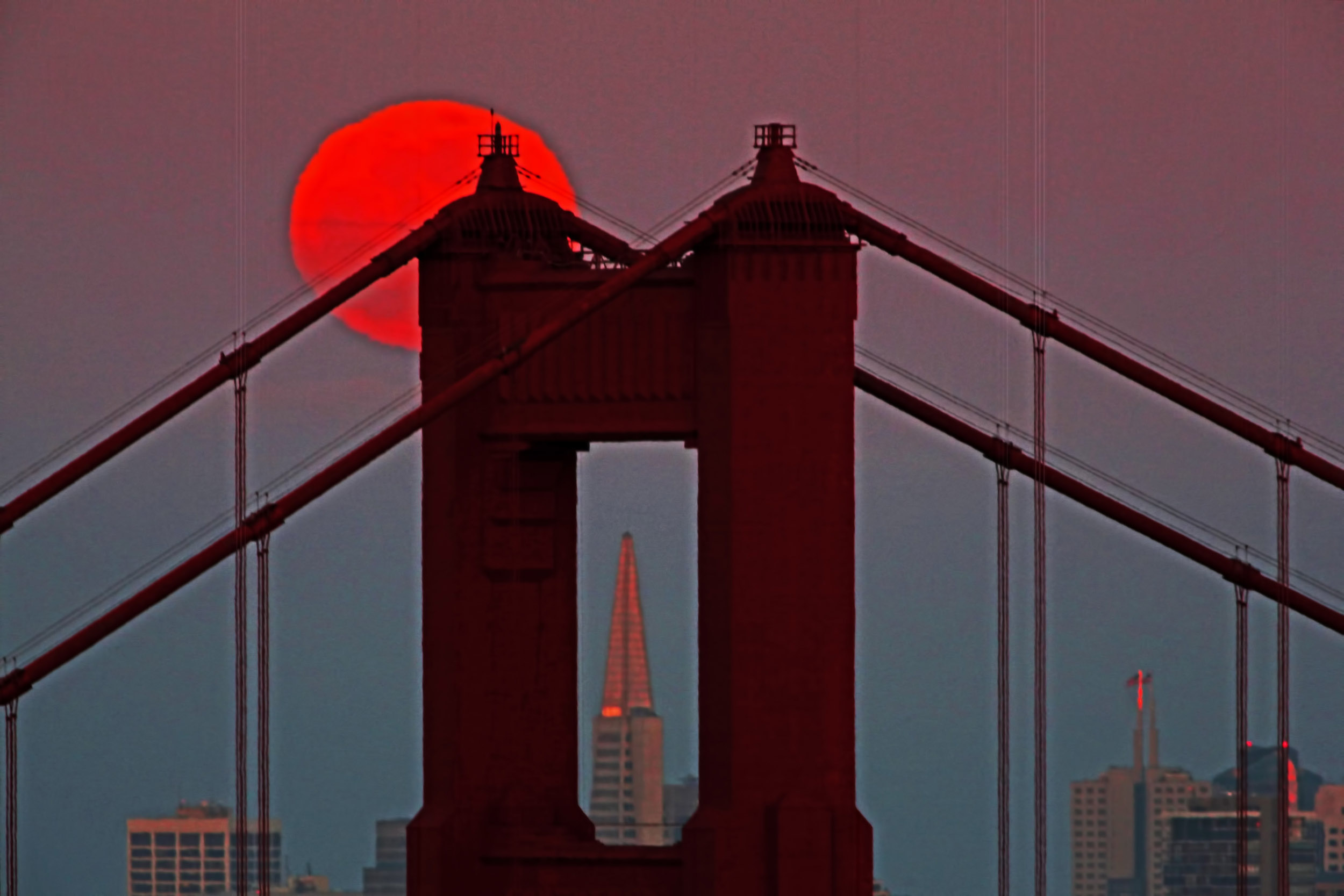 web_moon_ggbridgetower1.jpg