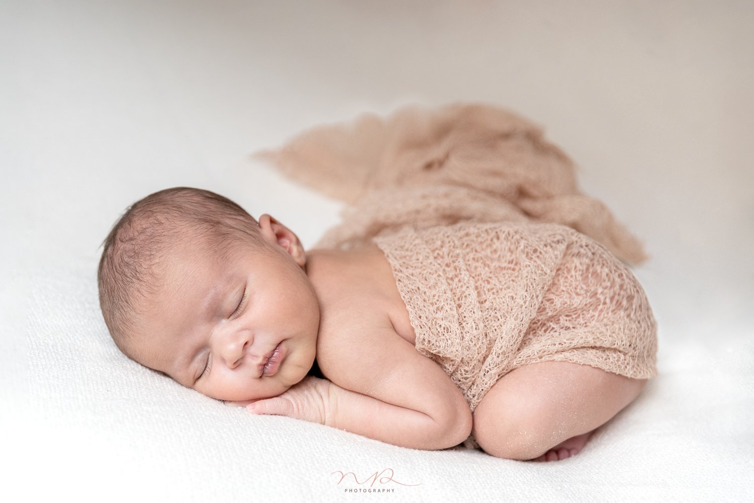 Best Time to Schedule Newborn Photos After Birth | Vaughan Newborn Photographer Guide