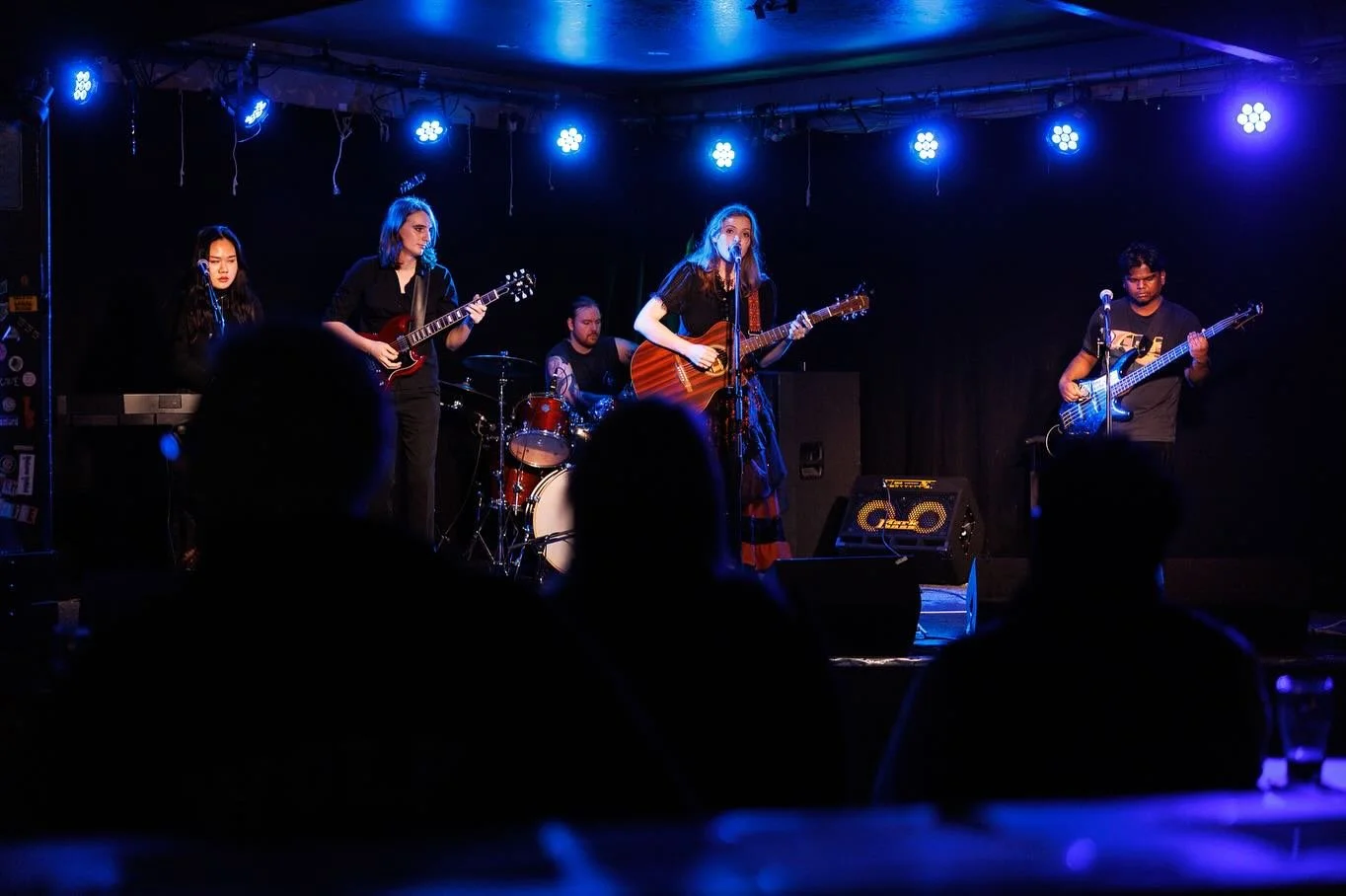 @barwon_club thank you SO MUCH for having us 🥳 it was a great way to finish (this leg) of the White Flag Tour 🏳️ Thank you @catiealison &amp; @ellajoan.m for your incredible music, it was such a fun show. 

I wanted to give special thanks to the pe