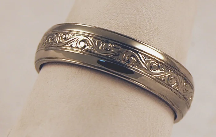 Undulating Scroll Men’s Band