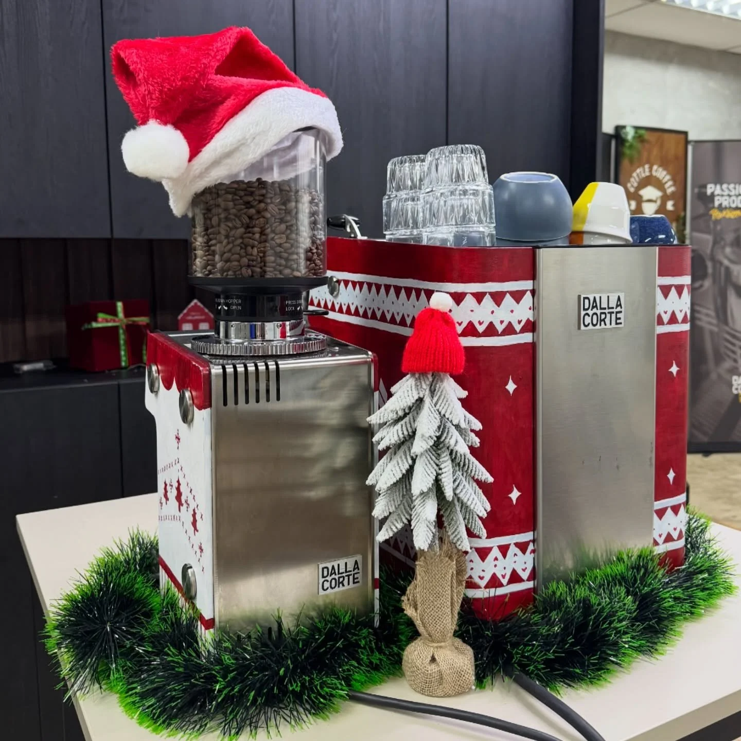 A hand-drawn Christmas touch,
by the amazing artist @angelsews_ at Cottle Coffee Academy this year. 

Something magical has taken over this corner, and these festive details are the beginning. Now, they are simply waiting... for a special pair of han