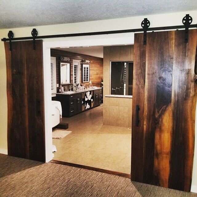 Custom dark walnut rolling style barn double-doors with vintage hardware. #construction #midwillamettevalleyoregon #independenceoregon #custom #doors #furniture #barndoors #darkwalnut #walnut #vineyard #grapes🍇 #vines #Winery #bathroomdesign #bathro
