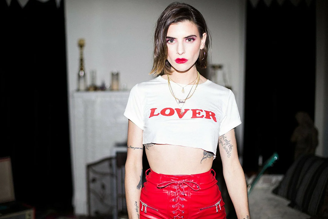 Juilet Simms, photo from PopCrush ( http://popcrush.com/juliet-simms-interview-take-me-airplane-incident/ )