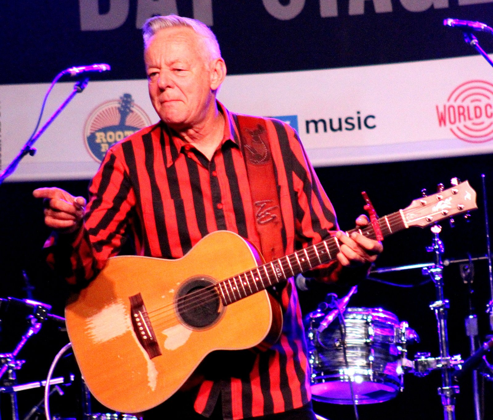 Tommy Emmanuel (7).JPG