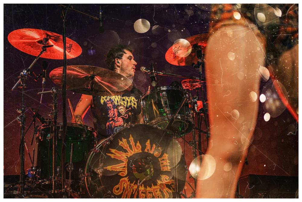 Amyl &amp; the Sniffers