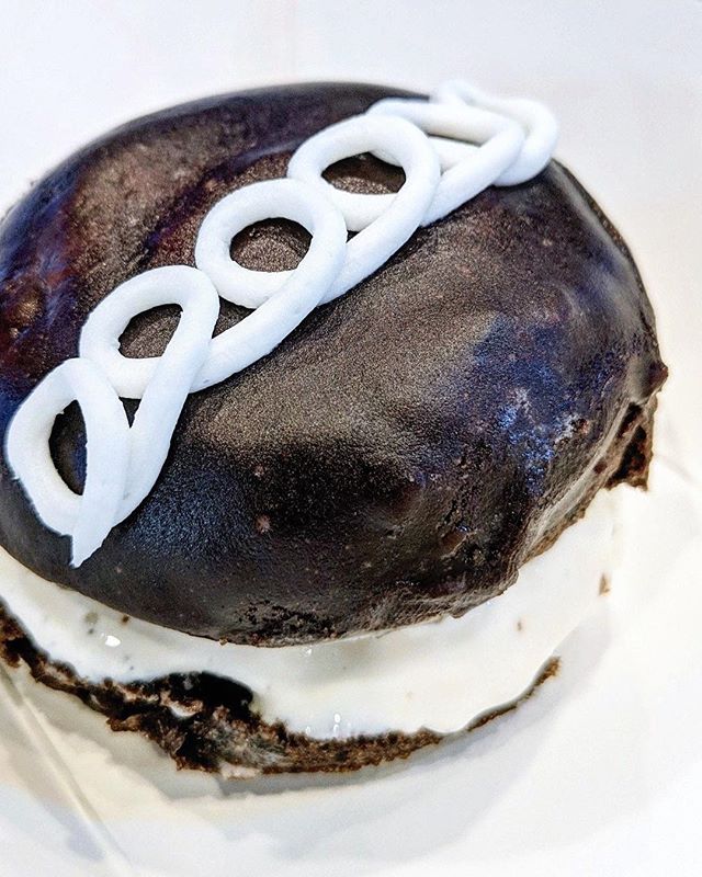 What is better than our Chocolate Cupcake Donut? Chocolate Cupcake with ice cream filling obviously.
&bull;
&bull;
&bull;
#northvale #njeats #njfood #njbites #northjerseyeats #njfoodie #bestofnj #bergencountynj #bergenbites #bergencounty #bergencount