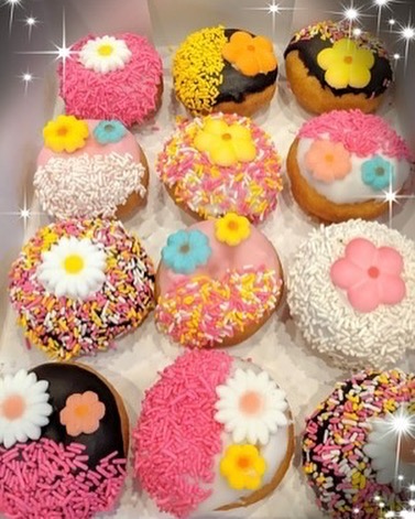 Grab something sweet for your Mom this Mother's Day! Open till 5 Mother's Day, don't forget to call ahead. 201.768.0360
&bull;
&bull;
&bull;
#bergencountynj #bergencounty #njeats #cheatmeal #donutsanddeadlifts #njfood #njfoodie #bergencountyeats #foo