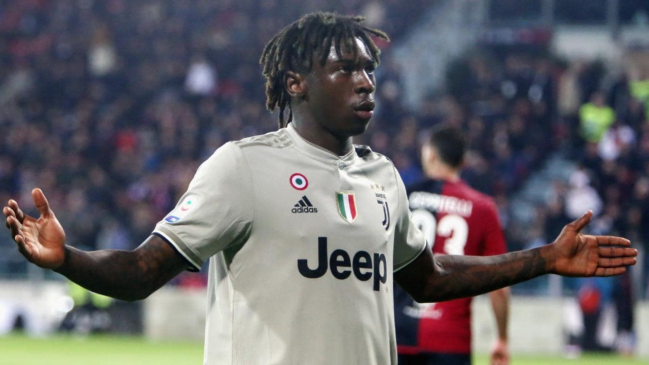 Moise Kean Stands In Front of Cagliari’s Supporters