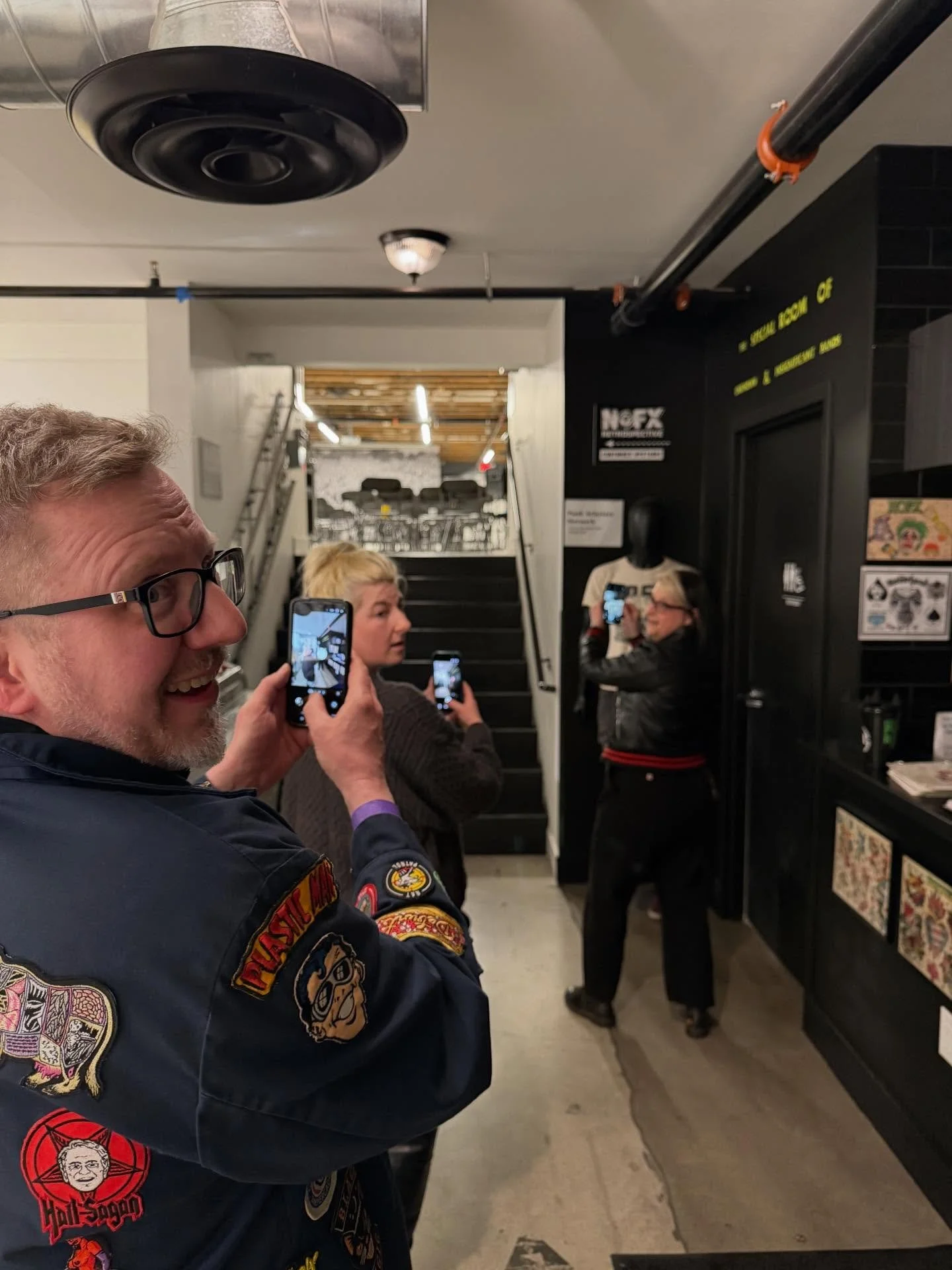 Picture of someone taking a picture of someone taking a picture of a sign that says be respectful and quiet lol 

No YOU be respectful and quiet, bro

📸 @veritas44