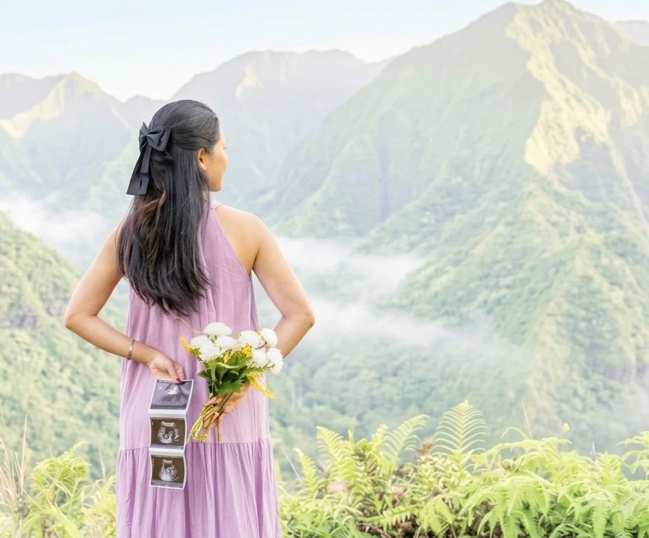 Pregnant mom with ultrasound_lavender light landscape.jpeg