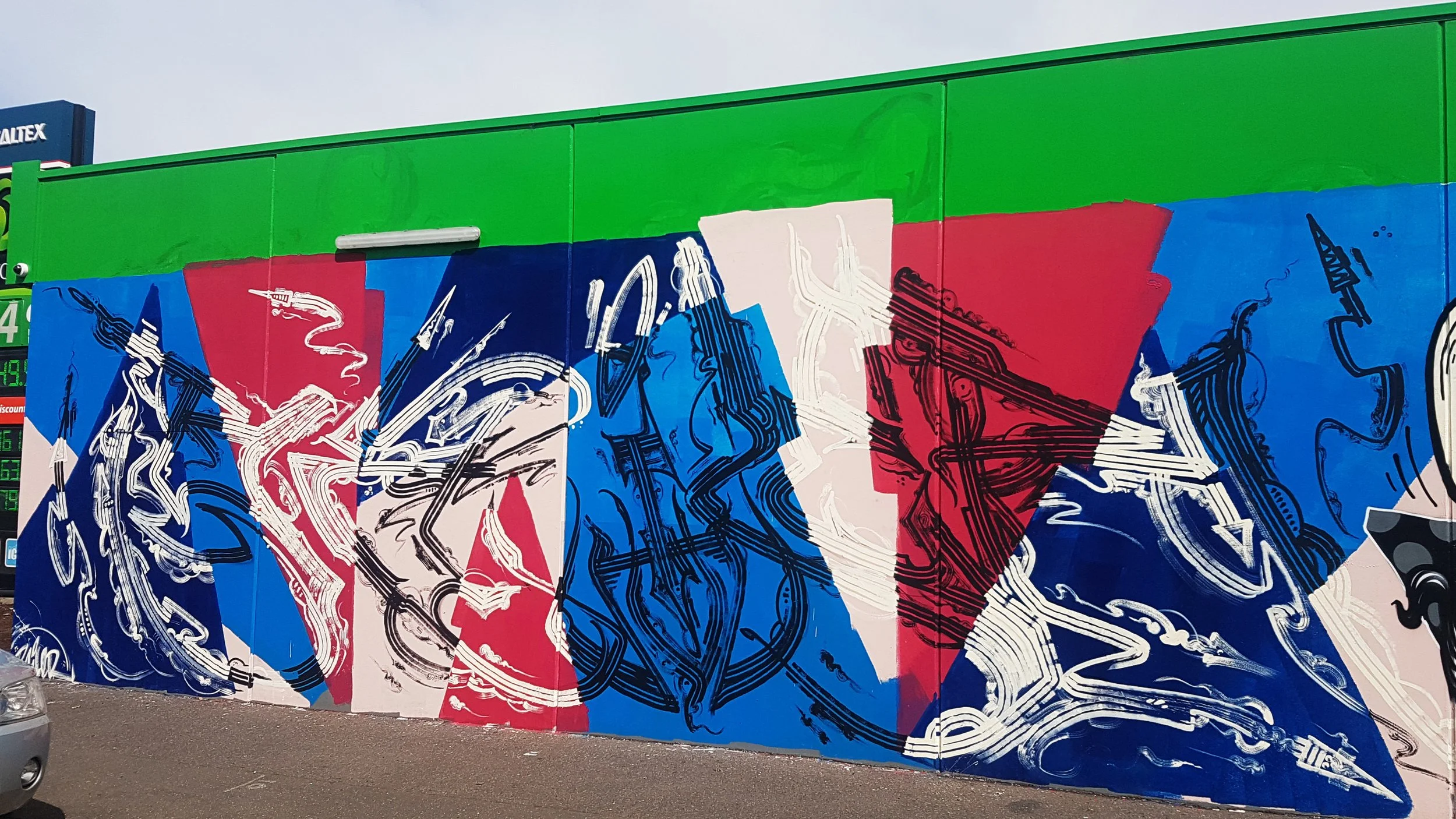 Multiroller, Abbotsford: Abbotsford graffiti mural by Melbourne graffiti artist Bailer, featuring shifting Multiroller letterforms over spliced blocks of colour.