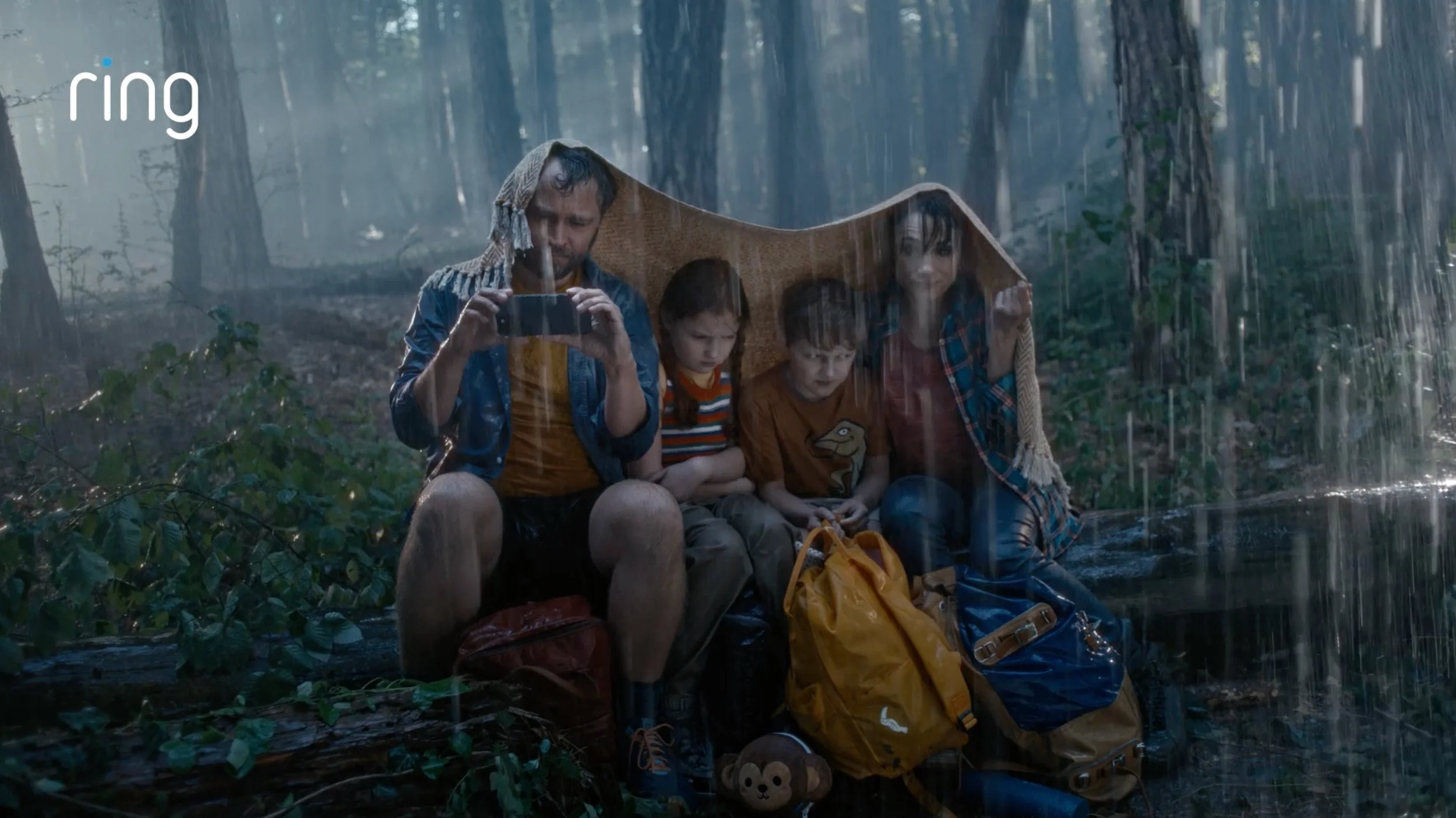  360° Kampagne für Sicherheitskameras und Videotürklingeln von Ring in zwei Flights:  Ob zur Urlaubssaison als "Travel Essential" oder in der dunklen Jahreszeit, mit Ring hast du dein Zuhause immer im Blick.   Die Kampagne umfasst drei Hero-TVCs, OLV