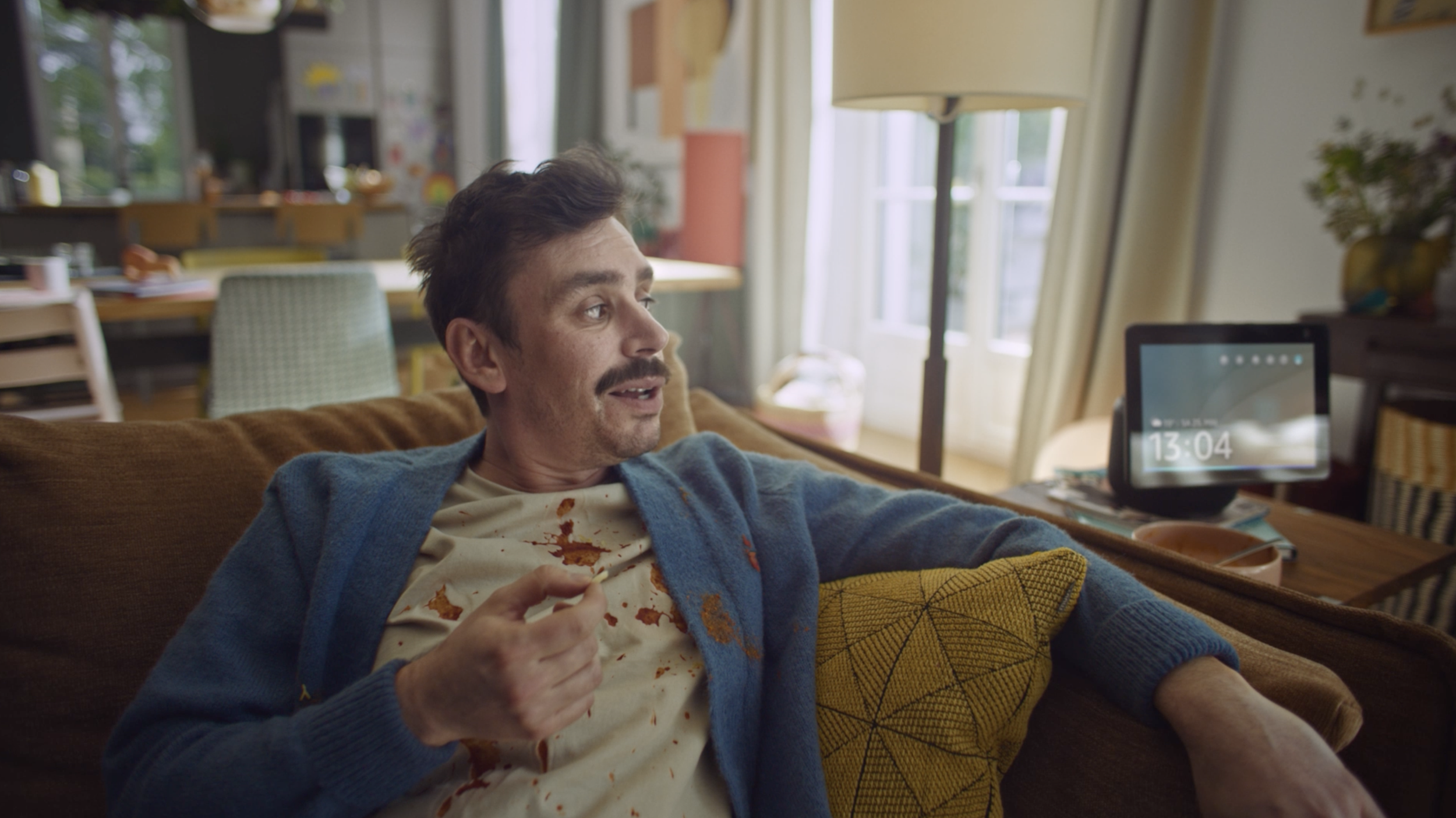  Co-Branding Kampagne von Ring und Alexa.  Ding, dong, es klingelt an der Tür. Kein Grund, dafür alles stehen und liegen oder sich gar stressen zu lassen. Denn mit Alexa und Ring hat man seine Haustür im Griff – selbst wenn gerade keine Hand frei ist