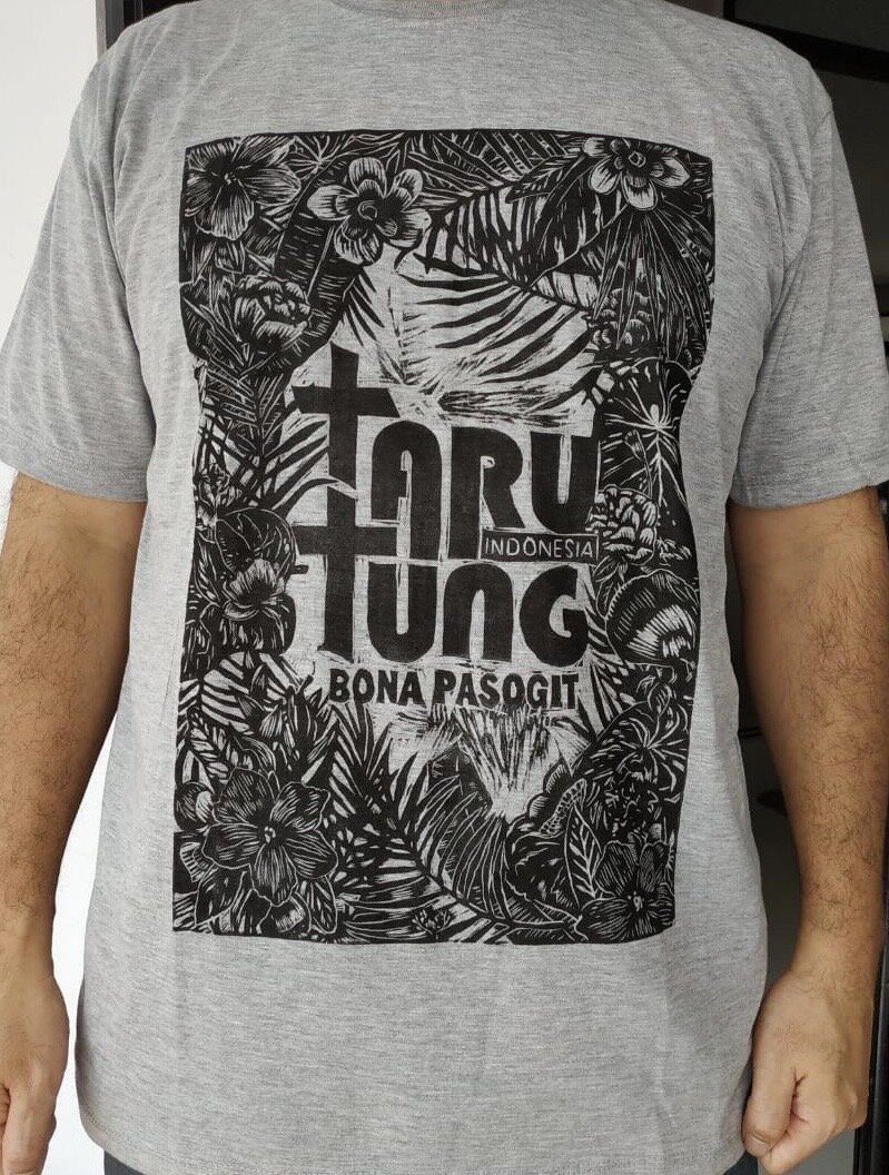 Kaos Tarutung Bona Pasogit (Dicetak dengan cara Cukil)