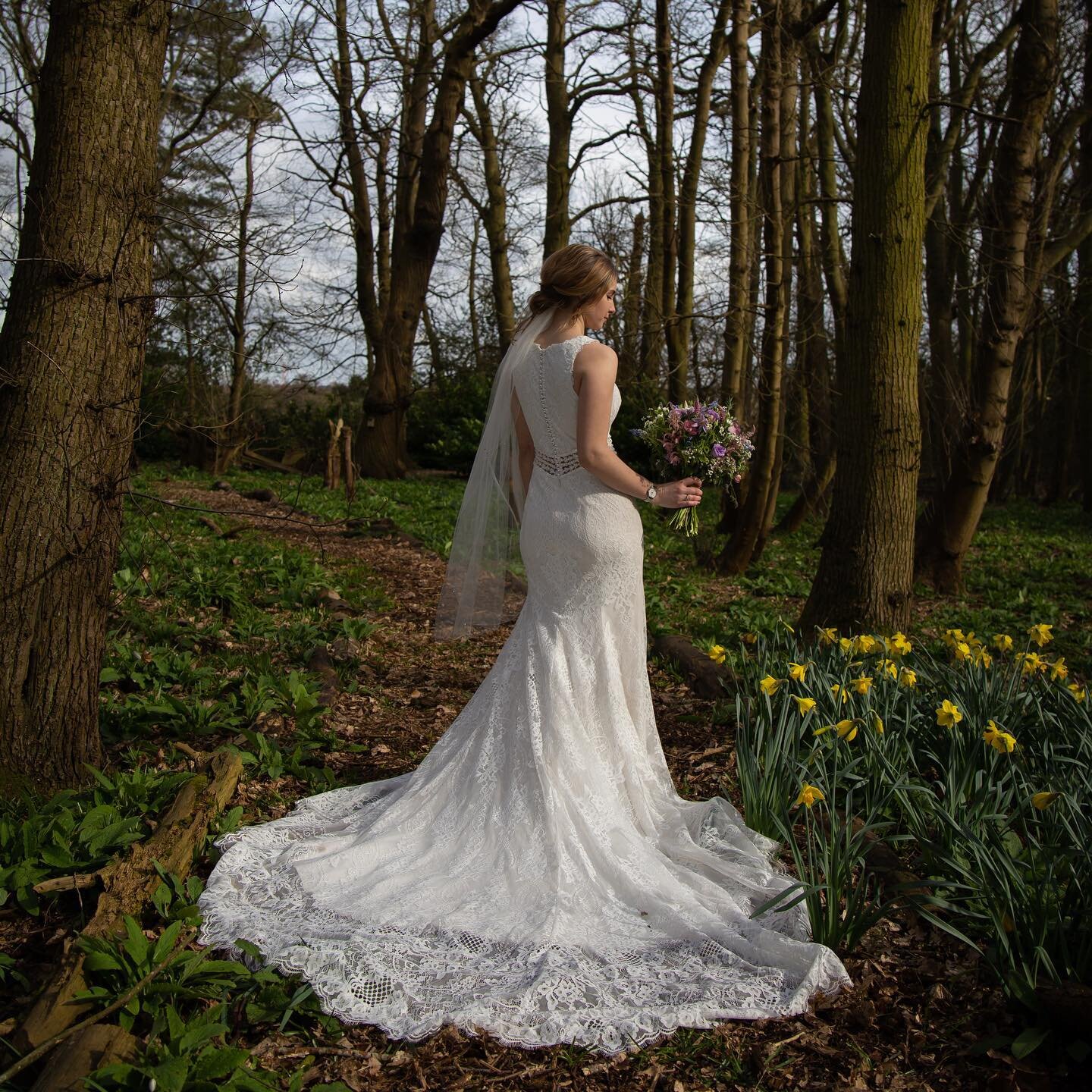 We are well and truly in wedding season and loving every minute! 
.
.
The beautiful @katiemayelliott 
.
.
.
.
#weddingseason2021 #weddingsareback #bedfordshire #bedfordshirebride #4cwc #daffodilseason #bridalbouquet #flitwickwedding #bedshertsbuckswe