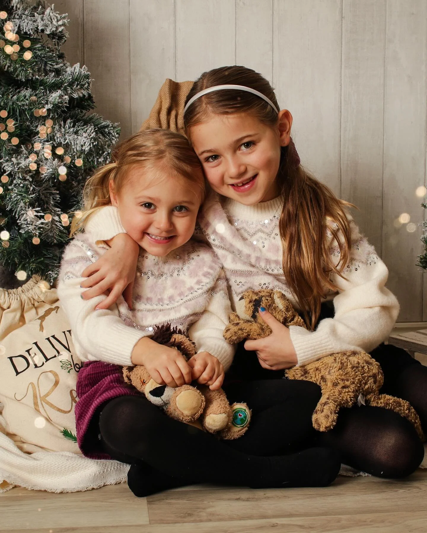 It&rsquo;s that time again!

FESTIVE SHOOTS ARE BACK

Although lots of you have been way ahead of the game! 
We will be wrapping up (😉) our shoots earlier than usual this year as Tam is expecting baby no.2 early December. 

Same as last year, 🎄Fest