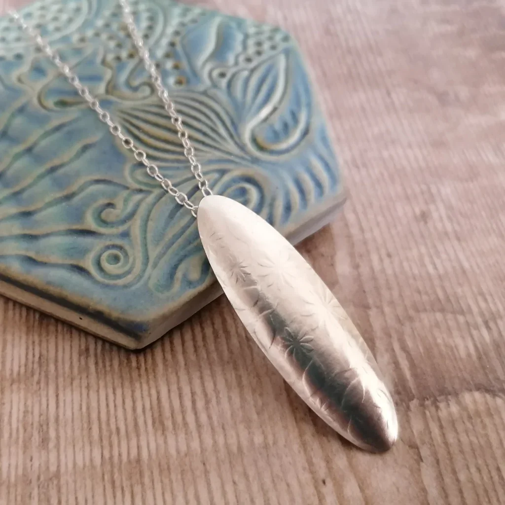 slender flowers pendant.webp
