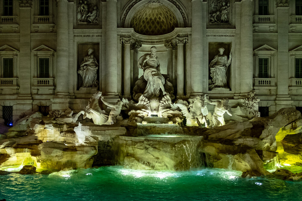 Rome the Trevi Fountain Crowded-2.jpg