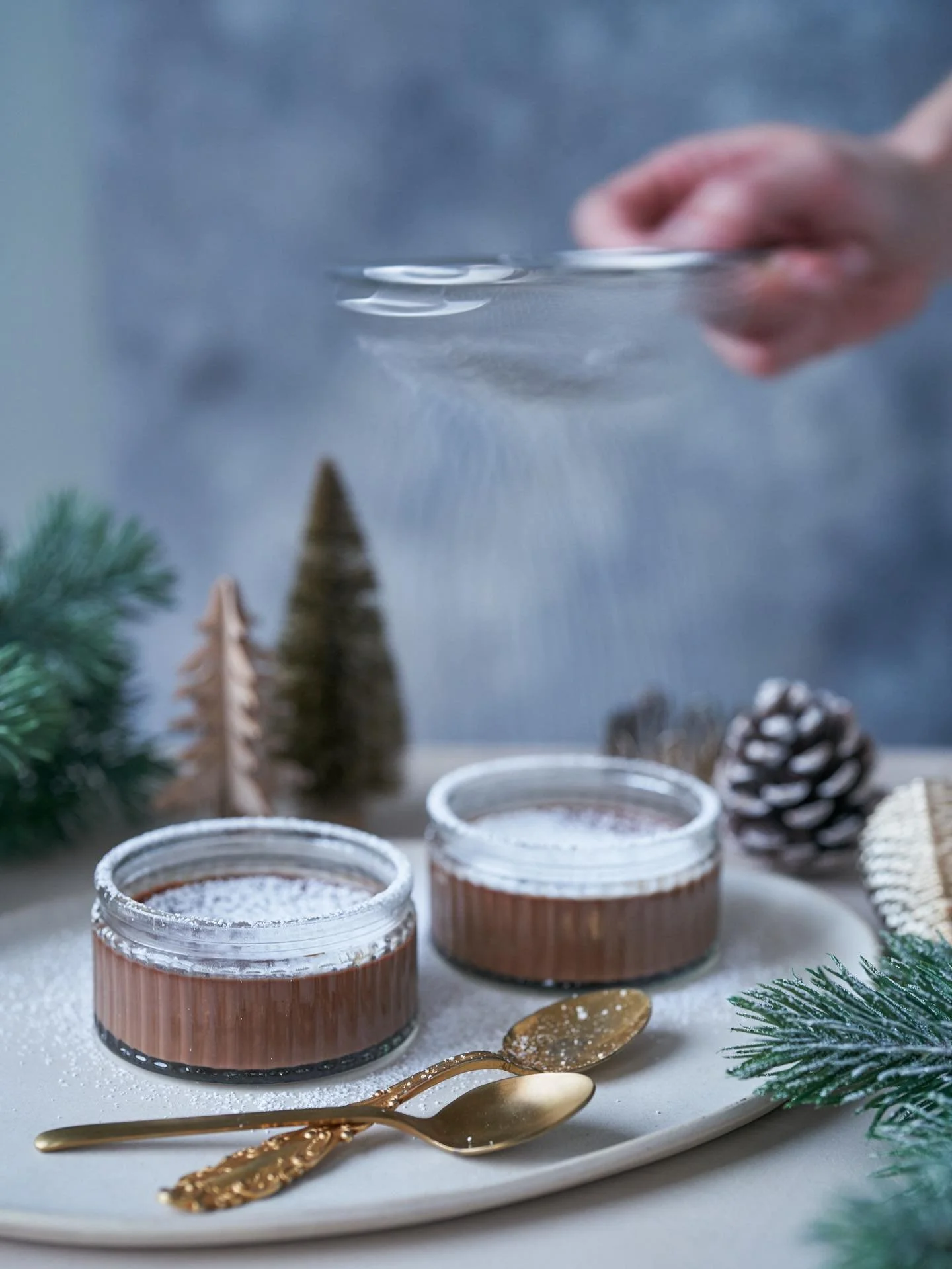 Winter calls for something a little richer. Our little pots, finished with a snowfall of sugar, bring quiet indulgence to the table. A small ritual of joy in every spoonful. ❄️✨🎄