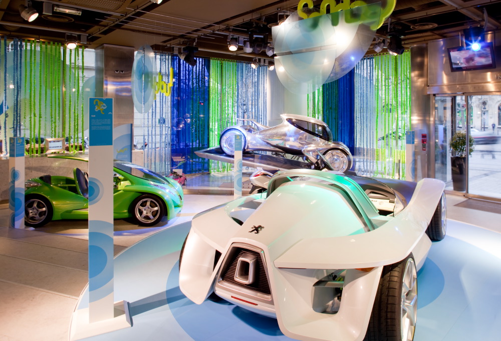  Following the success of her collaboration with Peugeot Germany, Rachel Fitzpatrick was commissioned to create large ‘curtain’ which wrapped around the store and entrance of Peugeots’ flagship store on the Champs Elysees, Paris, France.   