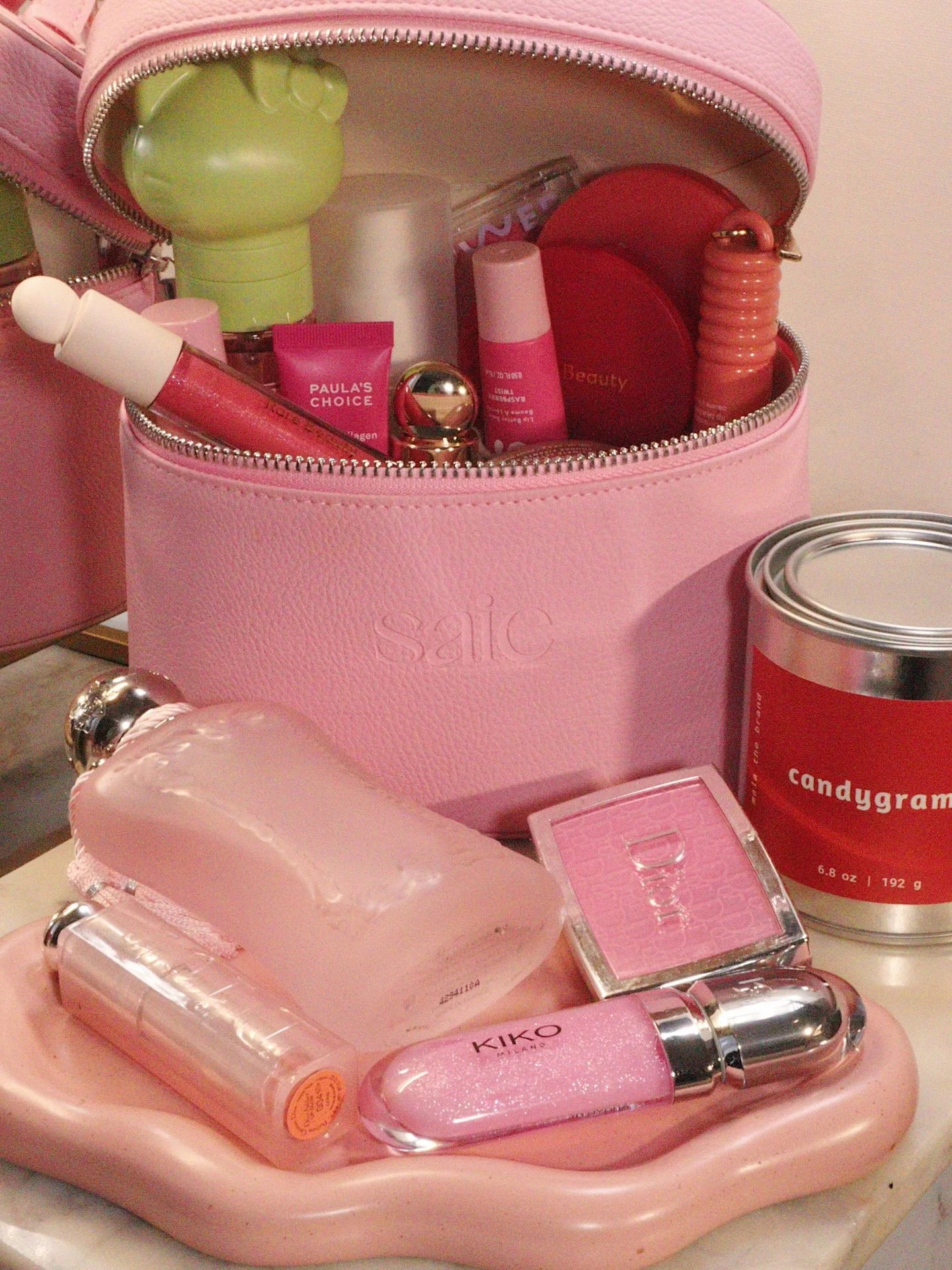 💖 Valentine&rsquo;s Day, but make it pink 💘💄here&rsquo;s my pink beauty picks for the sweetest day of the year 💕🍬⠀⠀
⠀
𝘄𝗵𝗶𝗰𝗵 𝗽𝗶𝗻𝗸 𝗽𝗿𝗼𝗱𝘂𝗰𝘁 𝗶𝘀 𝘆𝗼𝘂𝗿 𝗳𝗮𝘃𝗲? 💕👇🏾⠀
⠀
its so crazy to see how much my mini pink vanity from @sai