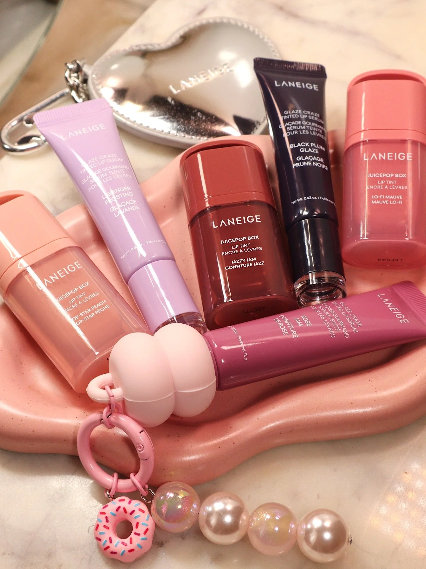 juice pop 🧃✨ vs. glaze craze 🍩💋&hellip; which one do you think you would like more? swipe ➡️ to see all the different swatches 🎨 ⠀

the @laneige_us lip glosses are some of my fave, so I&rsquo;m happy to see the new shades &amp; launches!! ⠀
⠀
🍩 