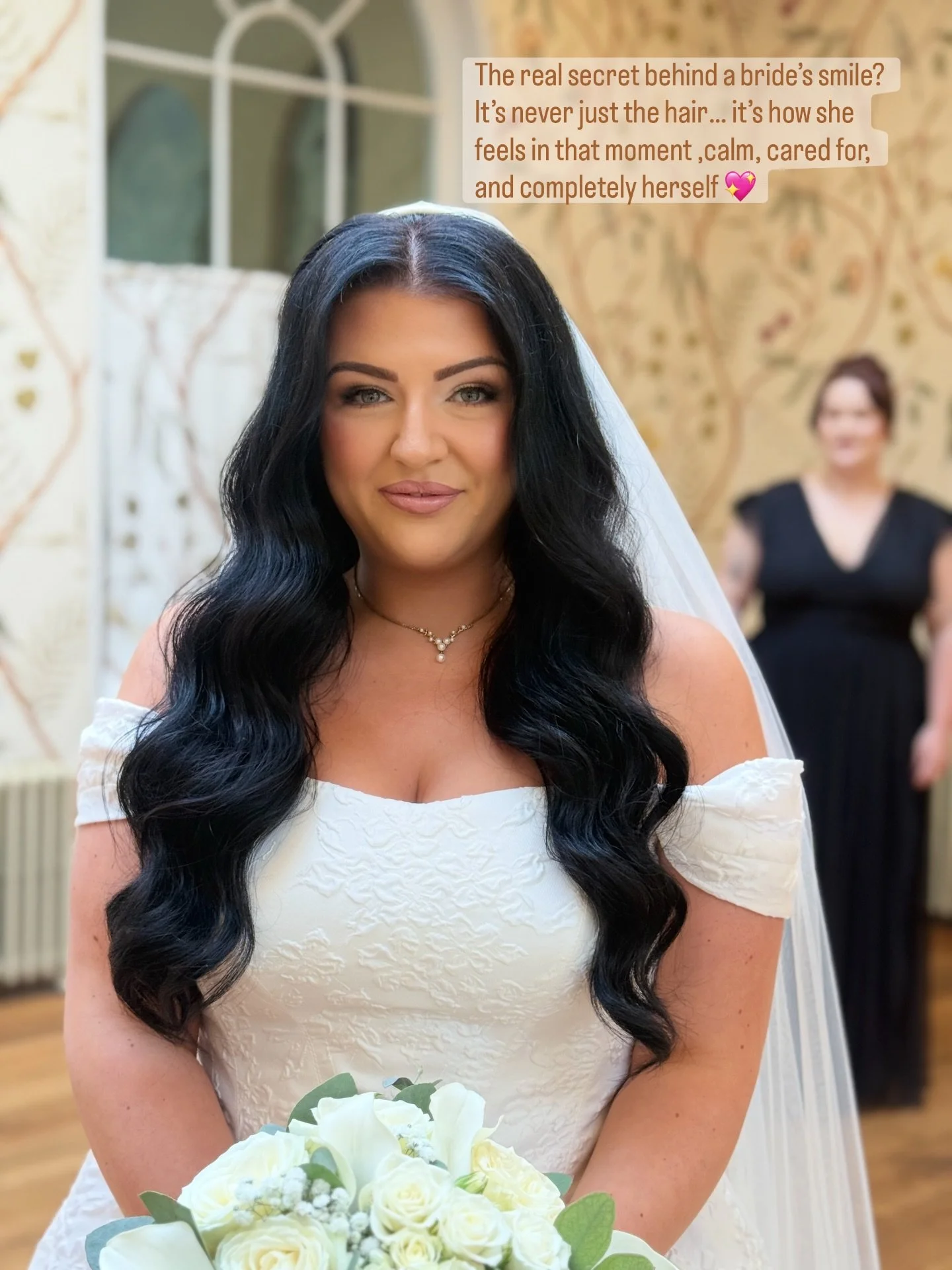 A cheeky look into the bridal smile 🤭
YES she&rsquo;s smiling because she&rsquo;s in love💖but also because her hair is living its very best life today 😁💍🎩
A bride&rsquo;s wedding morning is a mix of butterflies, happy tears, and quiet excitement
