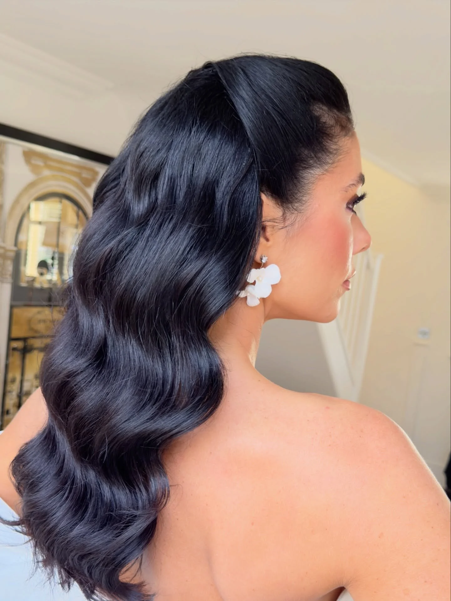 Timeless waves and the clean defined twist to form this beautiful half up half💖 an incredible morning with Faye and Rosey. Thank you for having me.🙏
Make up by the truly talented @makeupbyfayeneill 💄💄 I want Model Rosey with the most lush hair @r