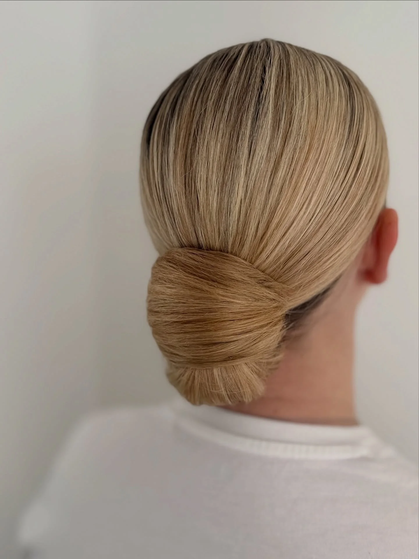Trials are in full swing and what I&rsquo;m noticing most is that the more simple clean hairstyles are my brides hairstyle of choice 💥💥💥

Essex bridal hairstylist
Simple clean hairstyles for the modern bride
Bridal Hair Essex
Bridal hair by Marina