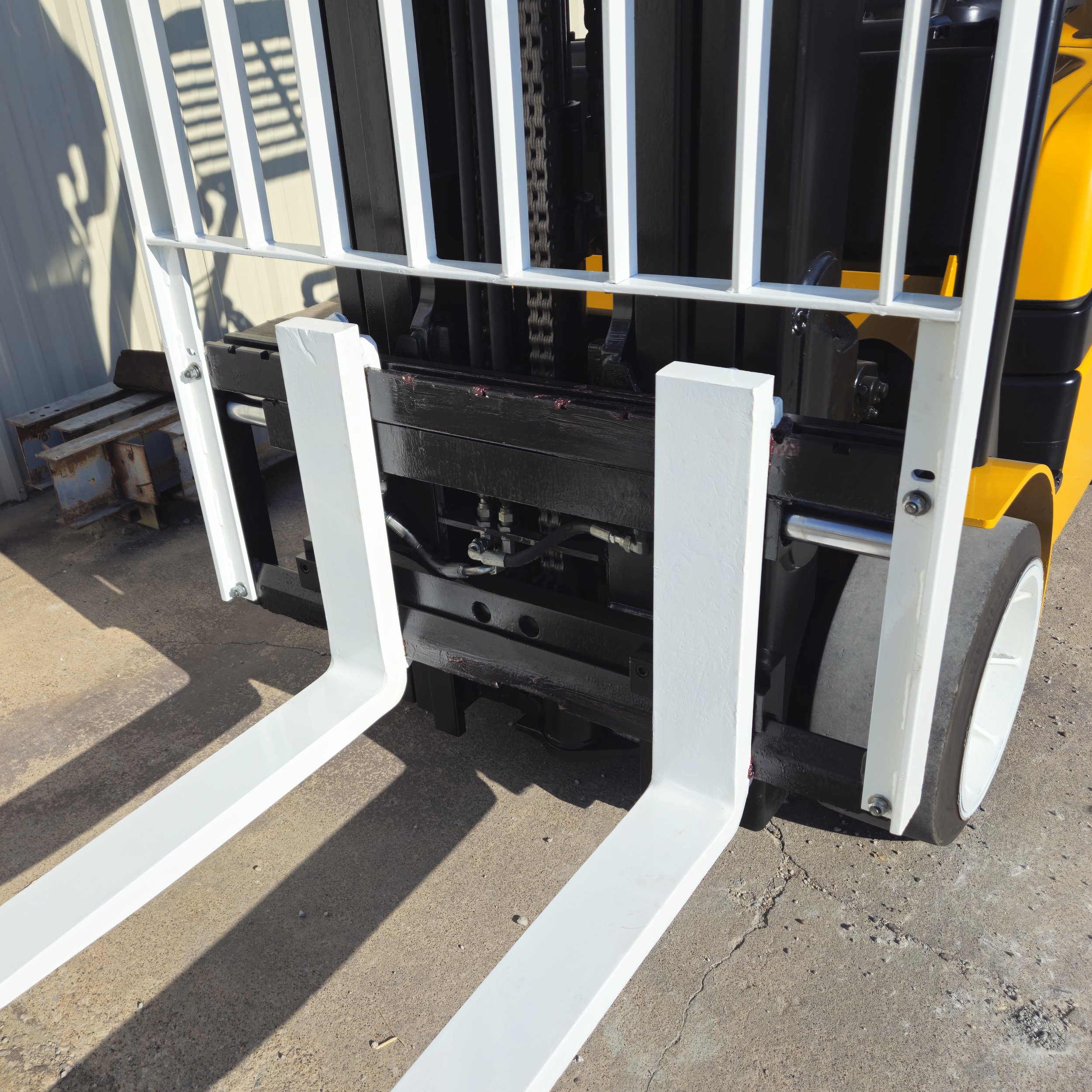Yale GLC080VX SN-472U Carriage.jpg