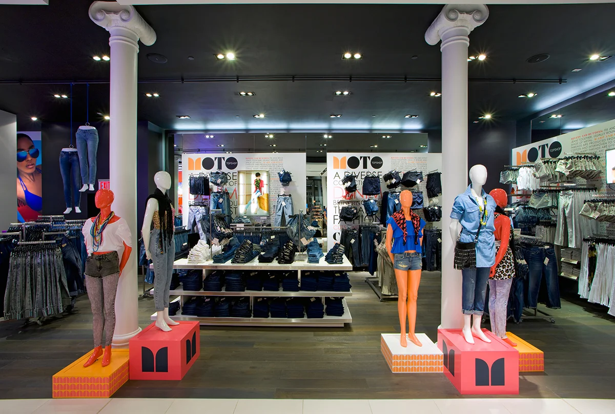 Mannequins wearing the latest in women's fashion trends in British retailer, Topshop / Topman located in New York. MEP designed by 2L Engineering.