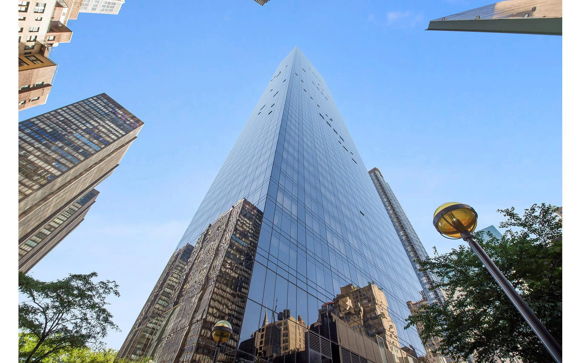 845 UN Plaza building reflecting the surrounding buildings and blue sky in New York. MEP designed by 2L Engineering.