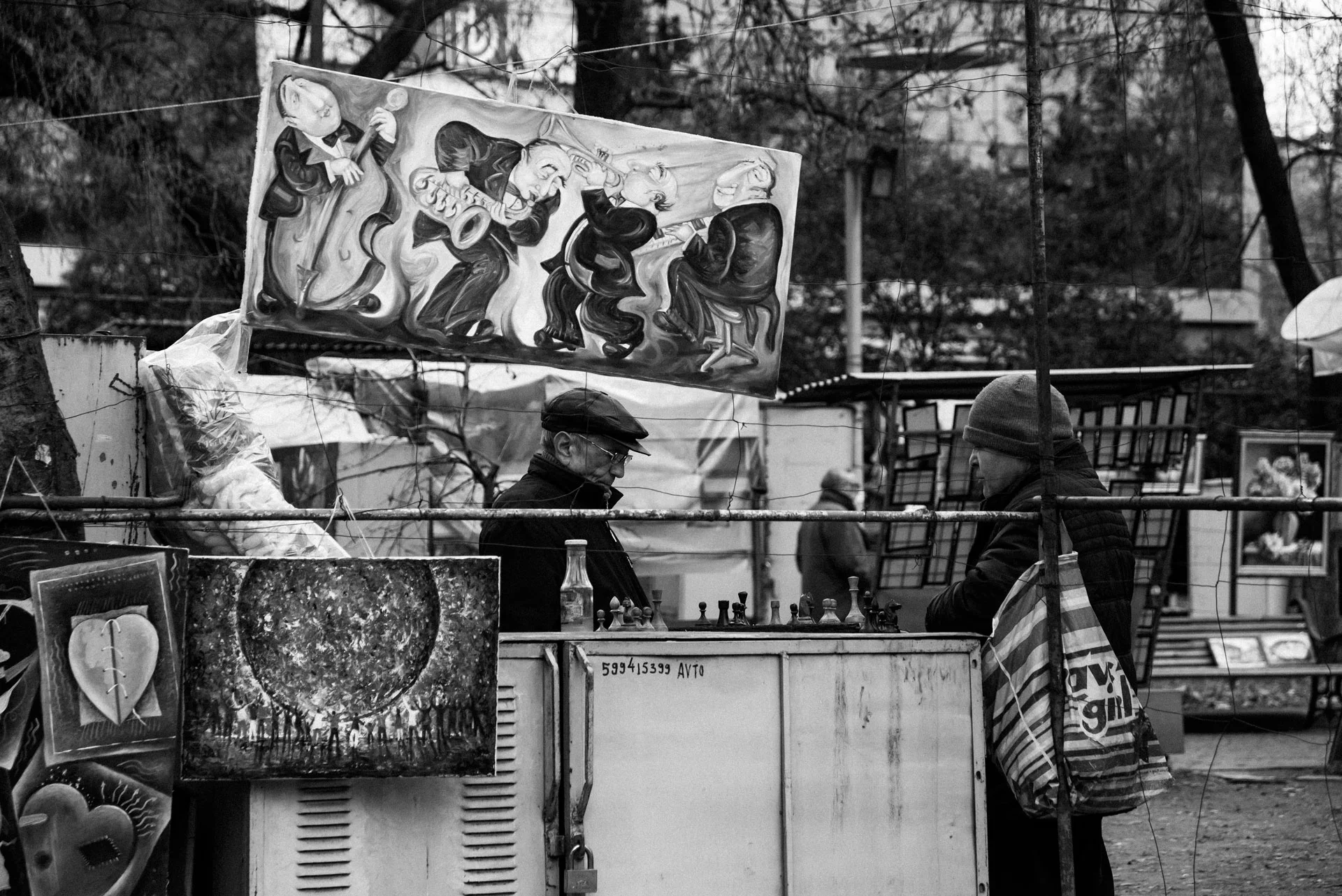 tbilisi-georgia-black-and-white-photography-men-chess.jpg