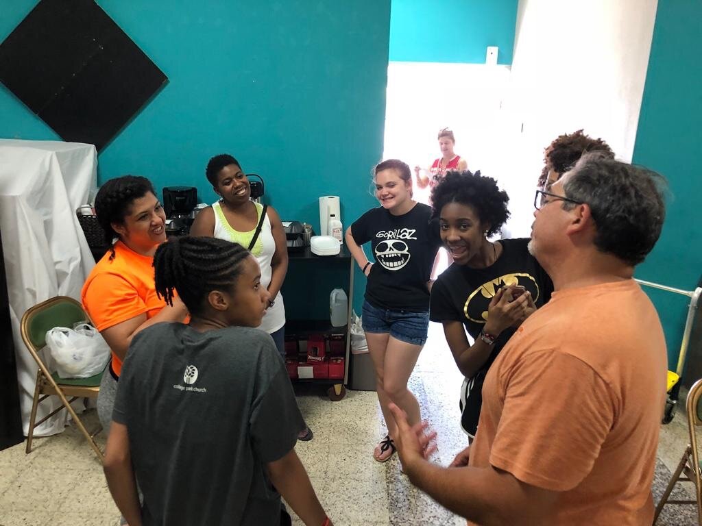 Our legal advisor Luis Padrón working alongside our team of volunteers.
